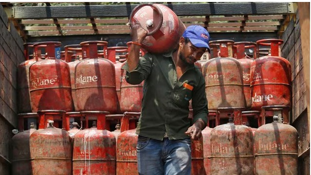 Finance Ministry discussing compensation with oil marketing company executives over LPG losses